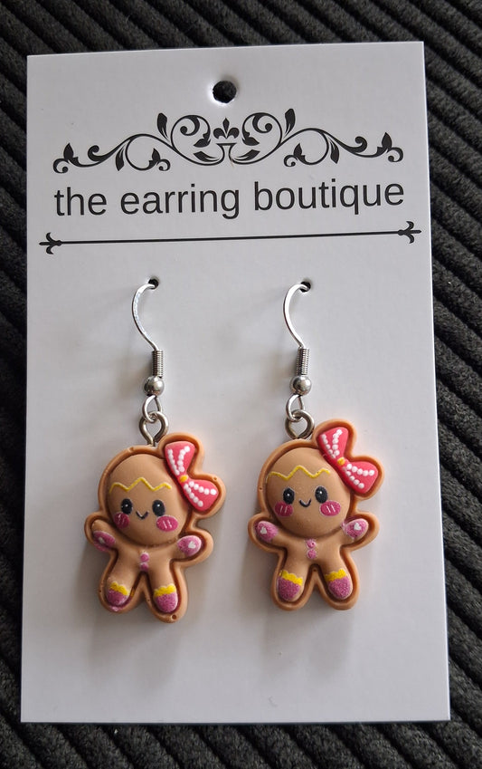 Gingerbread person with bow