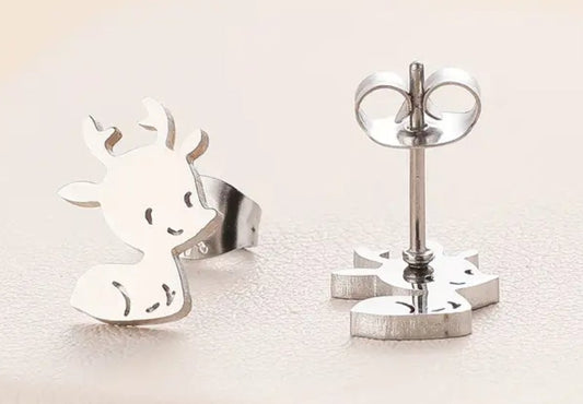 Sitting Reindeer studs