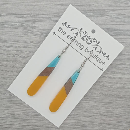 Walnut & resin blades - transparent blue & solid yellow